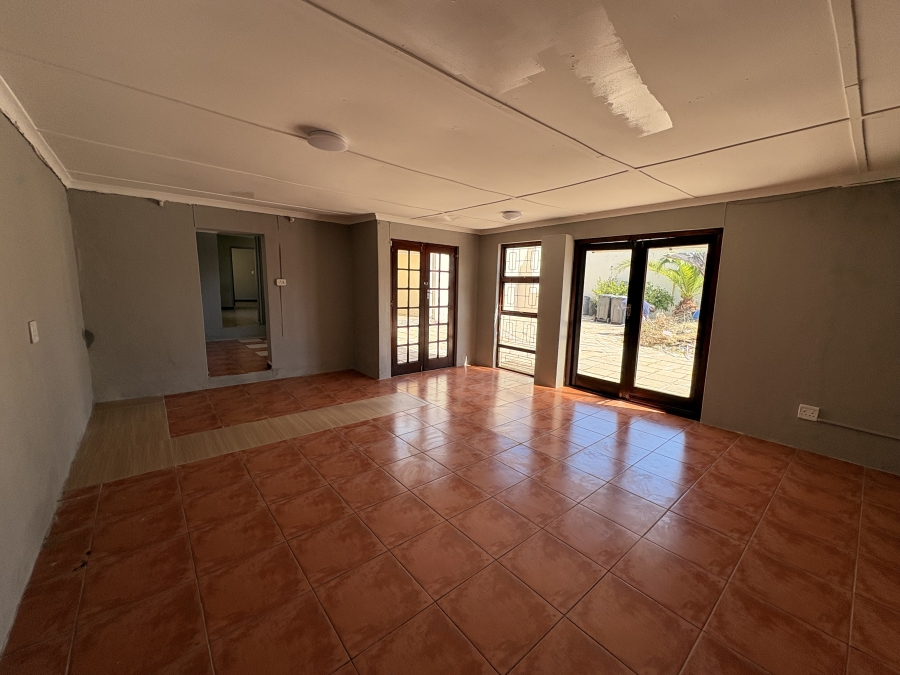 To Let 4 Bedroom Property for Rent in Kirstenhof Western Cape